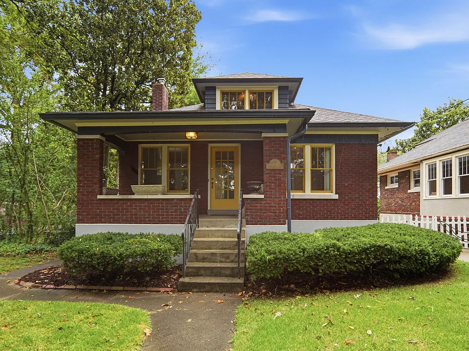 2228 Highland Ave
