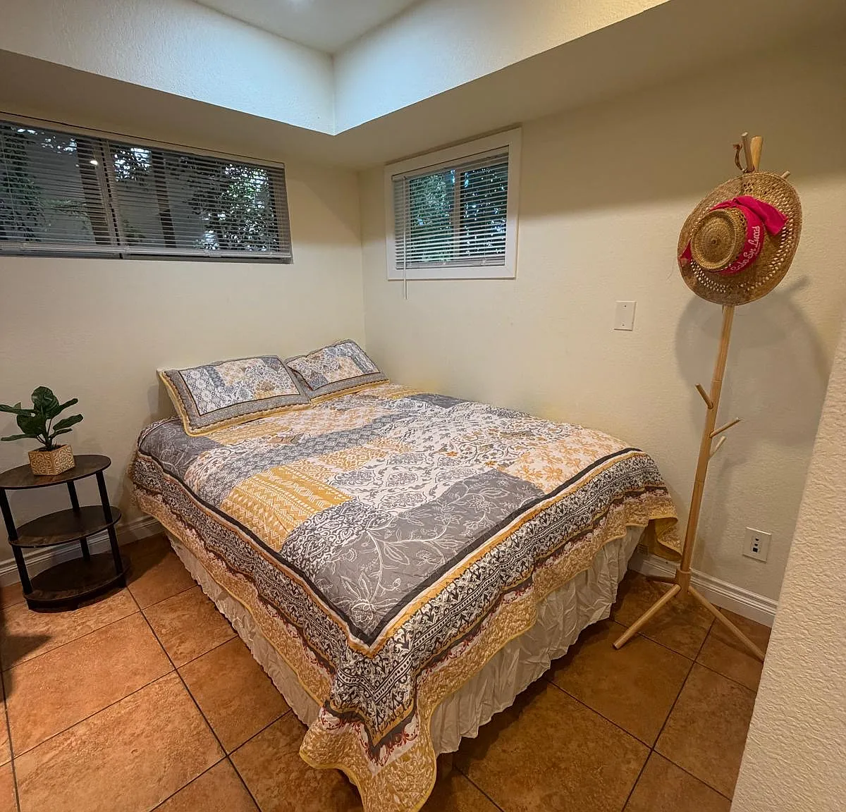 15116 Weddington St — Photo 3
