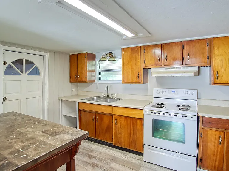 9924 Sunset Dr — Photo 6