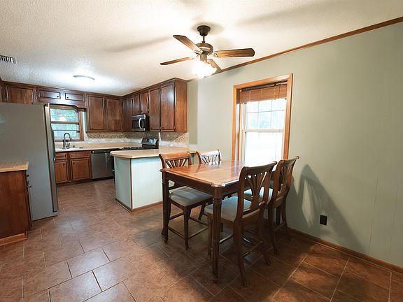 4th image of 630 Elm Ct