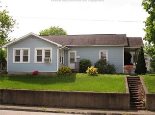 304 Walnut St, Ravenswood, WV 26164