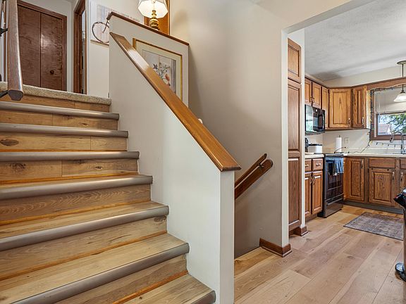 3rd image of 160 Bedford St