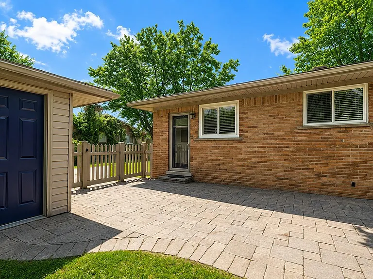290 Winry Dr — Photo 3