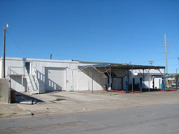 5th image of 610 S Garcia St