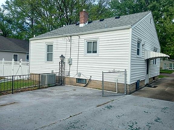 3rd image of 2537 Holmes Ave
