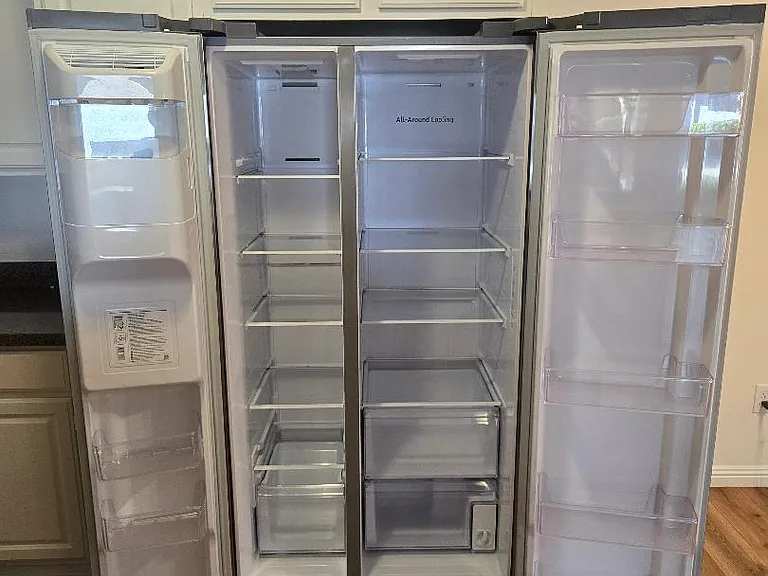 Newer refrigerator and microwave. New dishwasher. Oven/stove. 
Plenty of cabinet space.