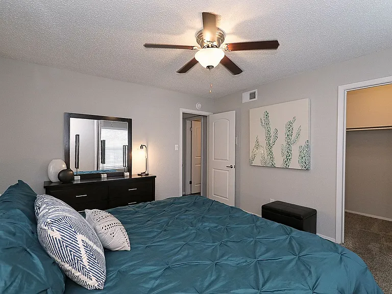 City Crest Apartments — Photo 93