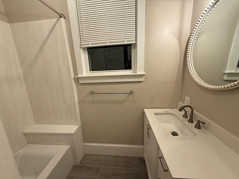 604 Boulevard SE #B — Photo 7