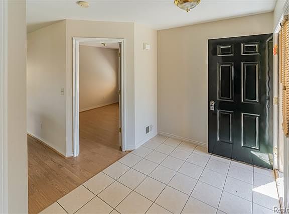 4th image of 32963 Birchwood Dr