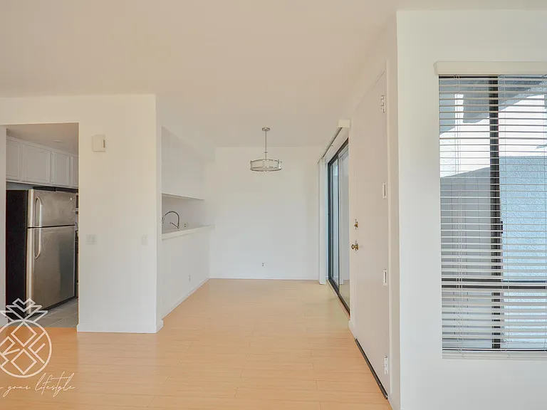 1727 Glendon Ave #104 — Photo 24