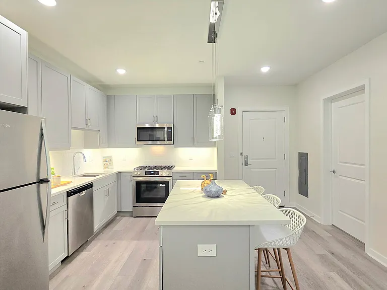 135-137 Fairfield Rd #100 — Photo 3