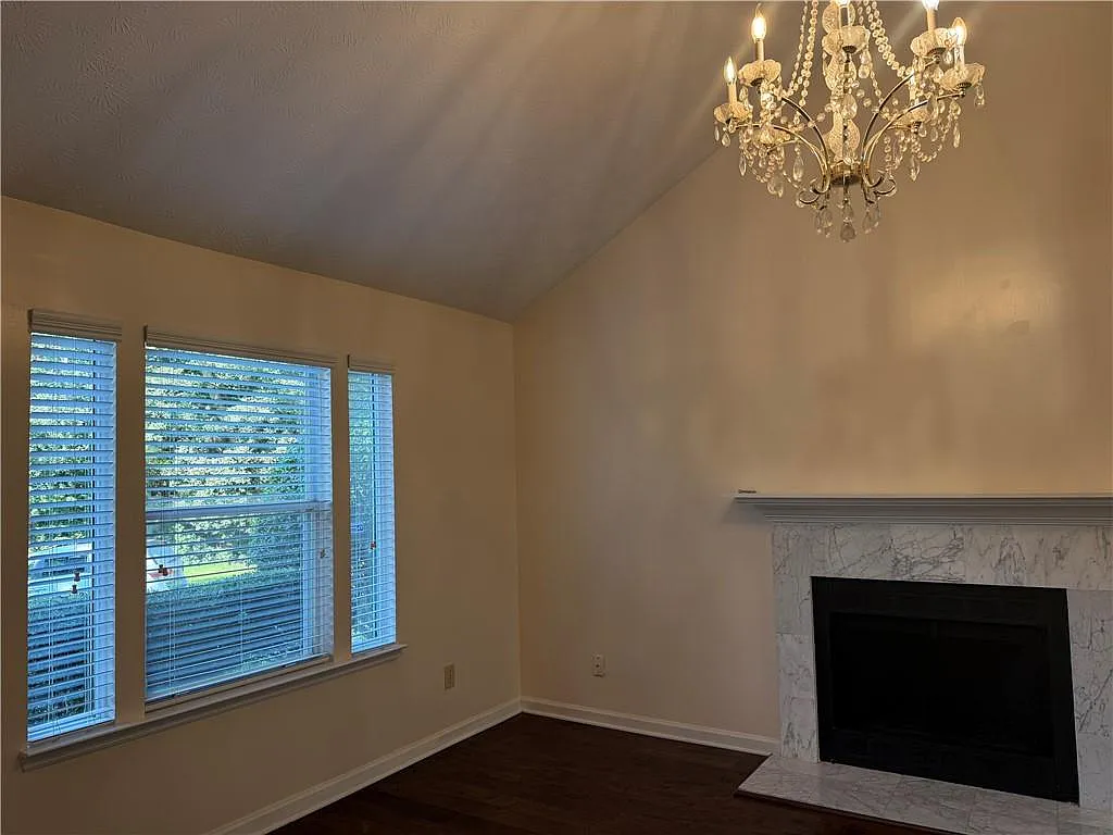 3 bed, 2.5 bath, 1822 sqft, $3,000 — Photo 2