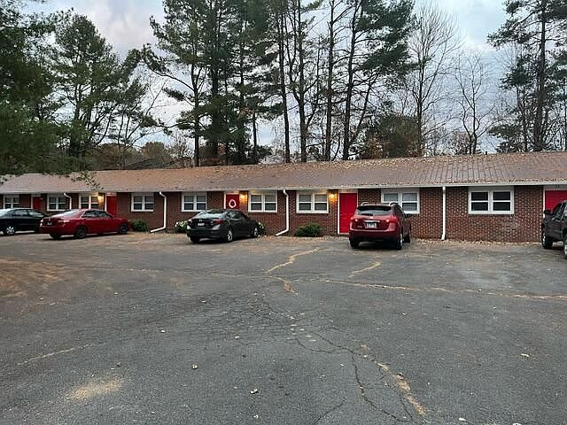 1st image of 1804 Parkwood Ln #34