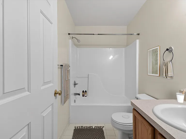One Bedroom - 1 Bed / 1 Bath - 713 Sq.Ft.