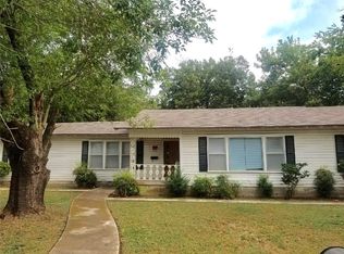 403 College St, Grandview, TX 76050