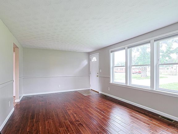 5th image of 7419 Willow Dr
