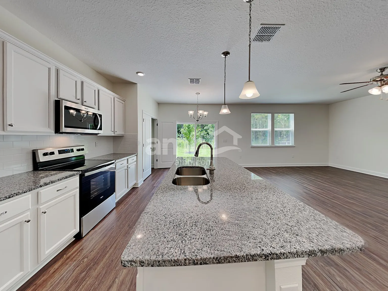 4 bed, 2.5 bath, 1977 sqft, $2,245 — Photo 4