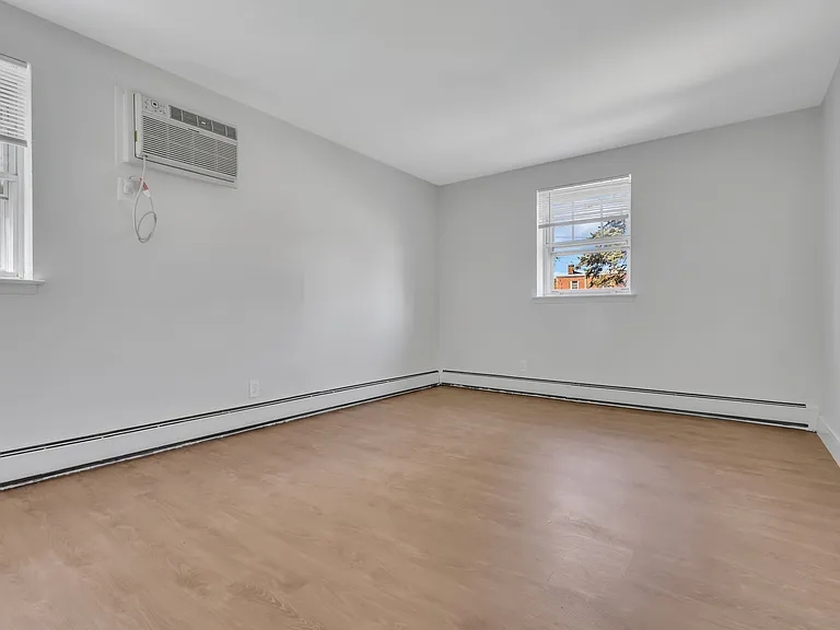 Lancaster Court Apartments — Photo 17
