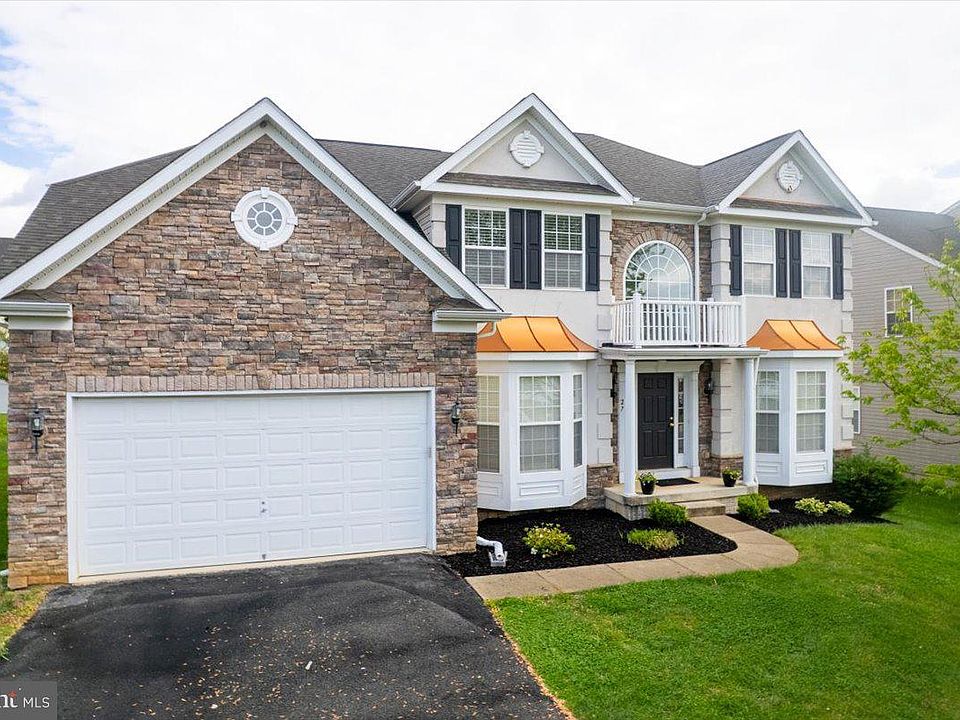1st image of 27 Sparkling Brook Rd