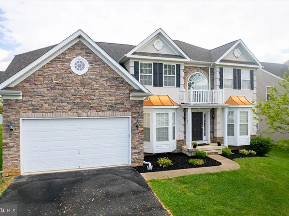 27 Sparkling Brook Rd, Ranson, WV 25438