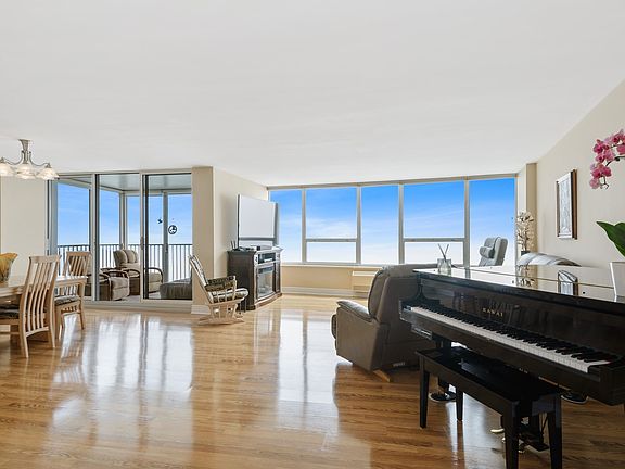Living Room / Dining Room