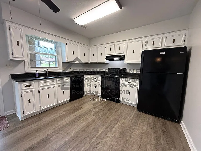 1103 Lakeview Pl — Photo 4