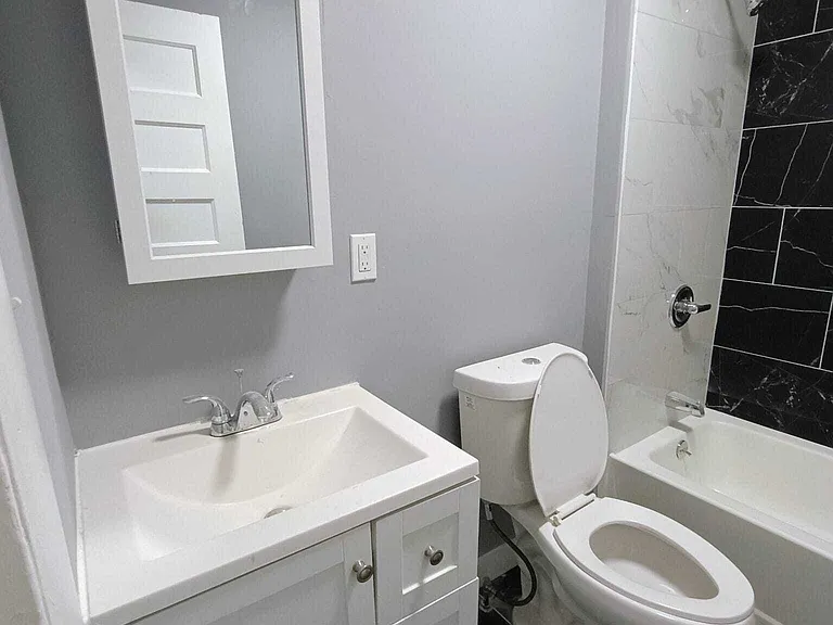 166 Ridgewood Ave — Photo 4