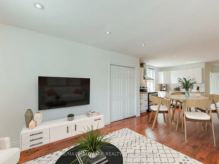 2066 Gerrard St E #UPPER — Photo 4