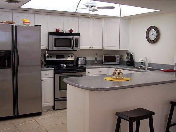 3rd image of 220 Belleview Blvd APT 404