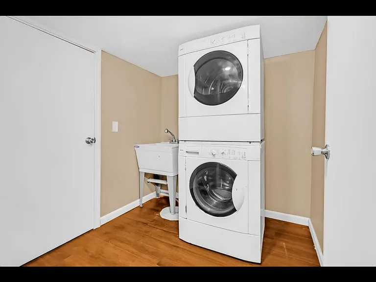 1155 James Ave — Photo 8