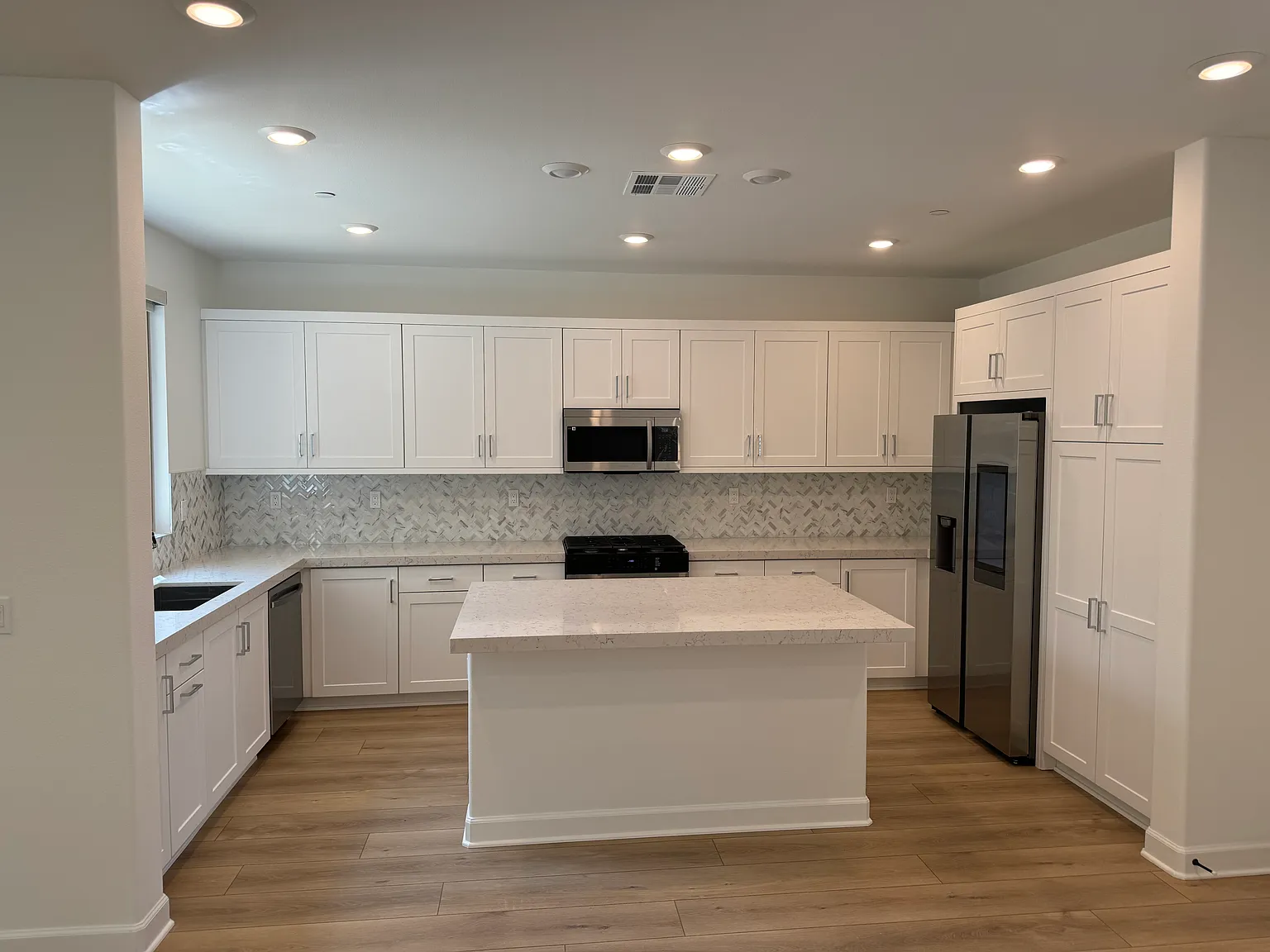 4 bed, 2254 sqft, $5,400 — Photo 4