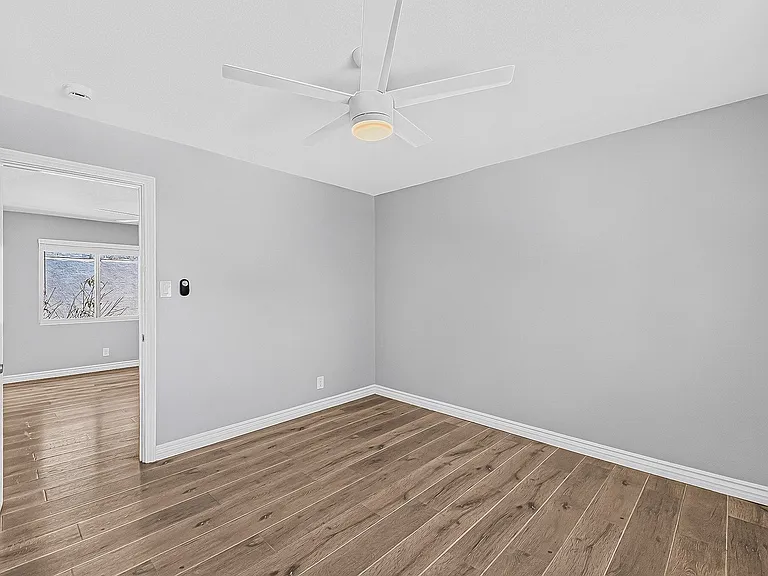 1024 Loma Avenue — Photo 38