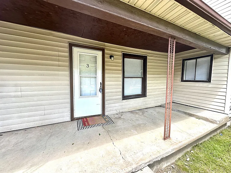 304 N Webb St — Photo 1