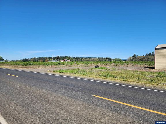 3rd image of 36501 Gilkey Rd