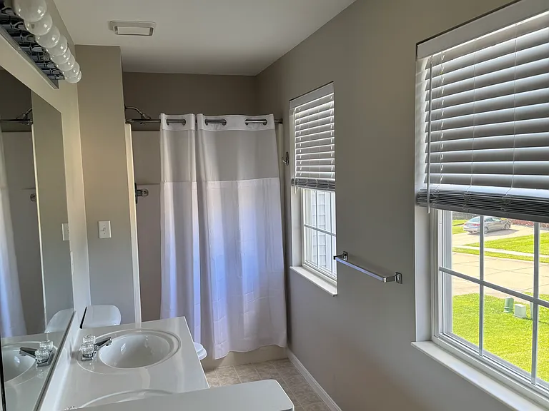 2202 Parliament Ct — Photo 4