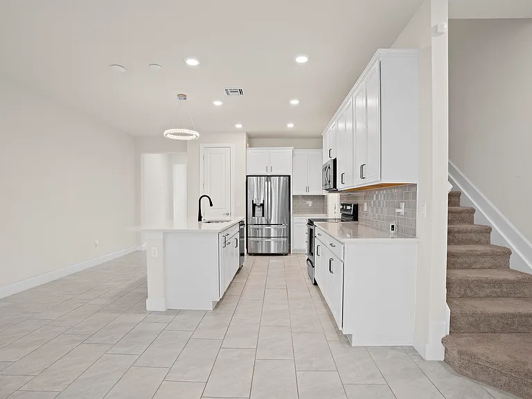 1866 SE Tarni Way — Photo 17