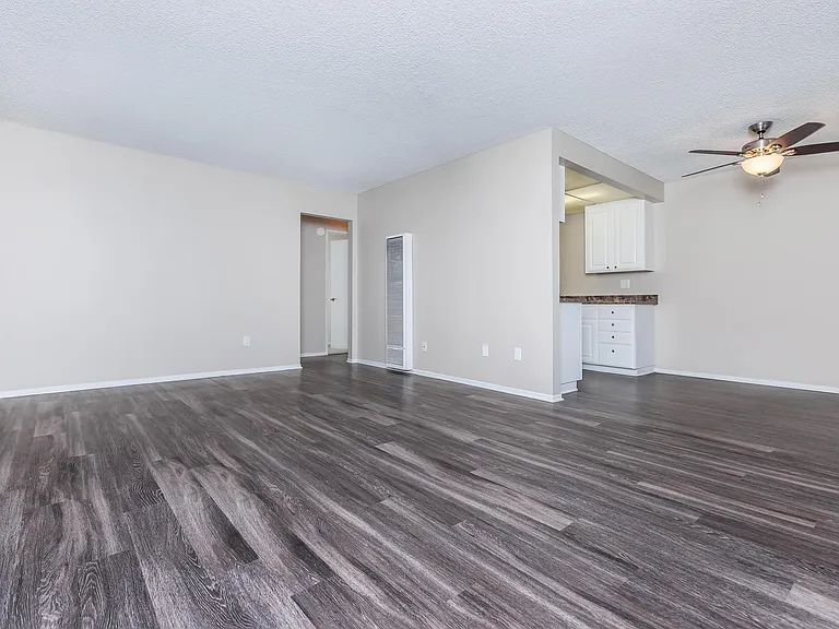 Huntington Highlander Apartment Homes — Photo 9