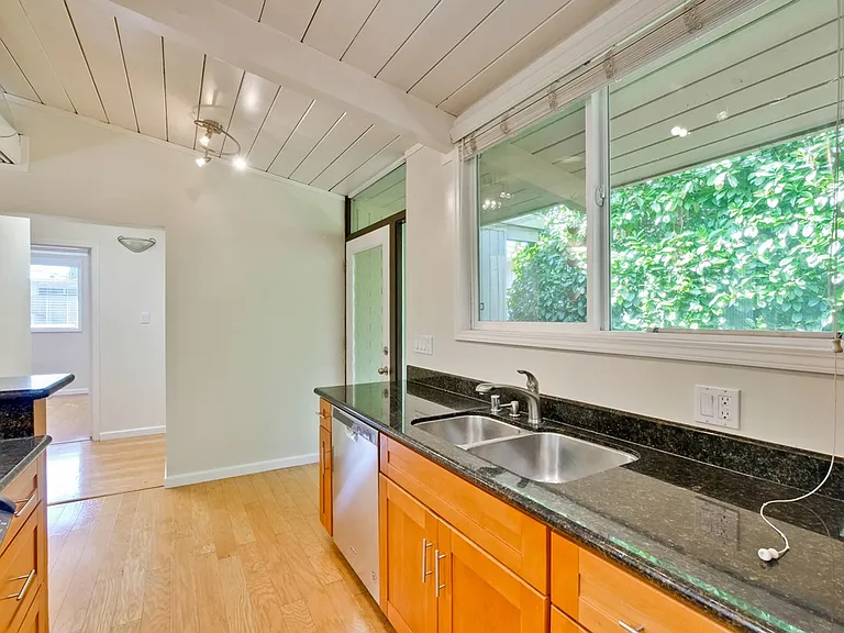 485 Emmons Dr — Photo 24