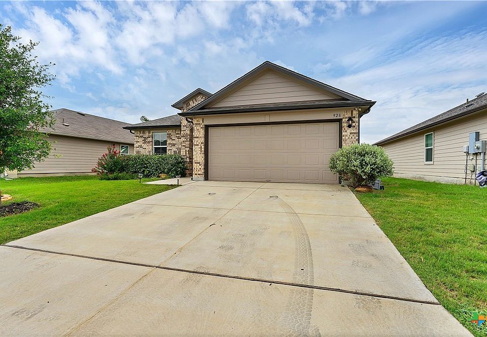 1st image of 928 Armadillo Dr