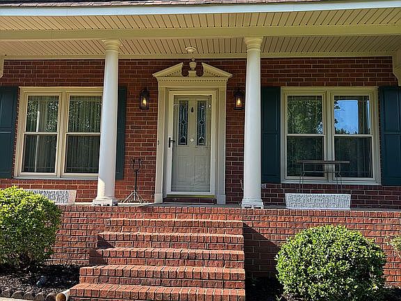 2nd image of 565 Brookwood Dr