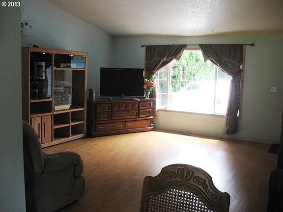 5th image of 8613 SE Strawberry Ln