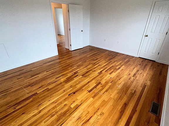 5th image of 140 Parkside Dr