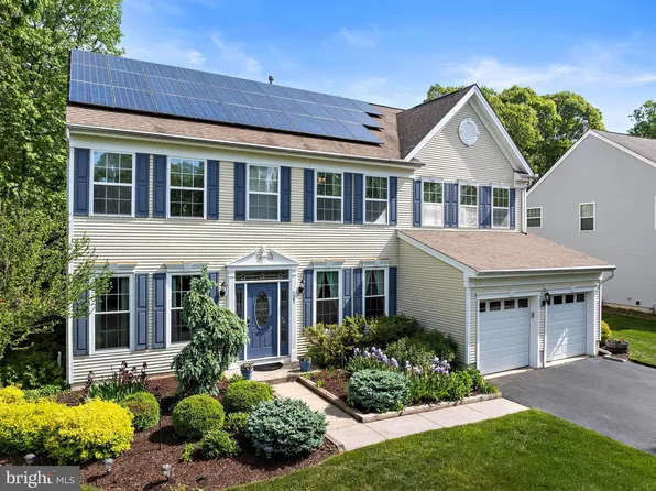 125 Kensington Dr, Galloway, NJ 08205