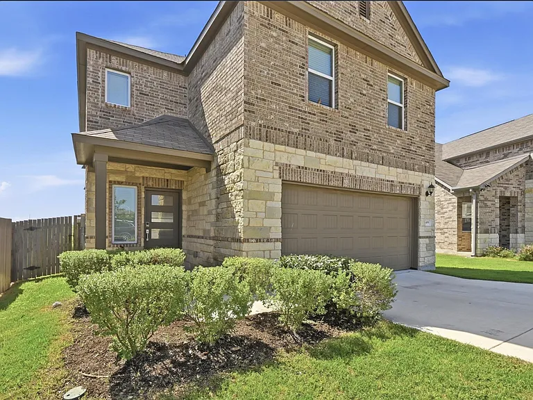 488 Pepperbark Loop — Photo 2