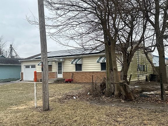 2nd image of 910 N Franklin St