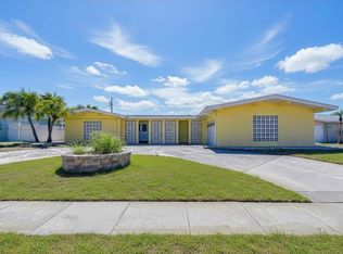 9625 Commodore Dr, Seminole, FL 33776