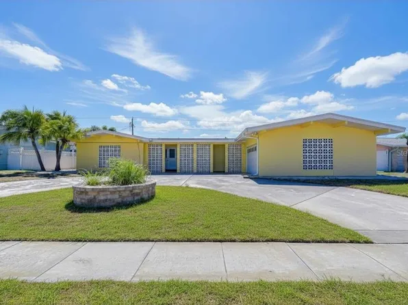 9625 Commodore Dr, Seminole, FL 33776