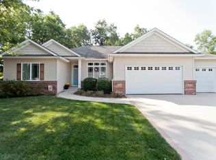 955 Oak St, Robins, IA 52328