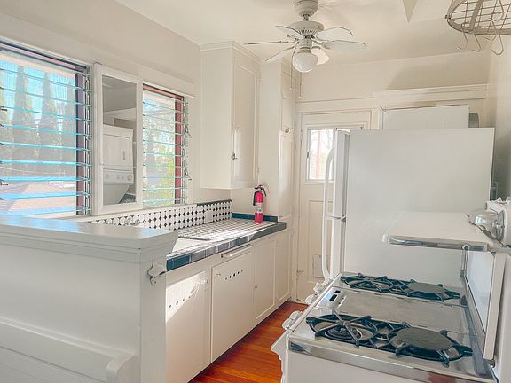 Bright 1950's retro Kitchen.