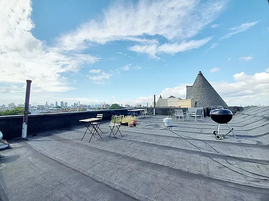 Rented by Outlive | media 15